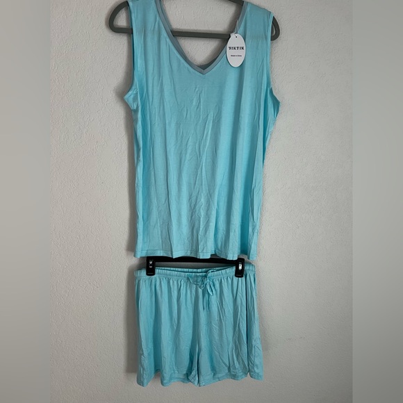 ***NWT*** TikTik Pajama Set - Picture 1 of 8